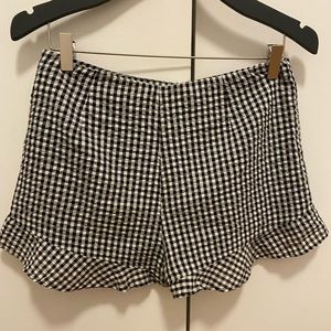 Gingham-printed flowy high-waisted shorts